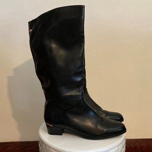 La Vallee Black Winter Boots with Gold Trim on Heels
